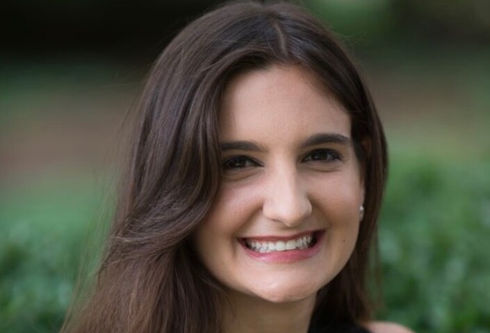 Headshot of Laura Nicolae
