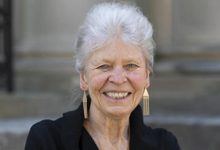Joan Argetsinger Steitz headshot