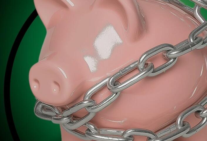 Photo of a piggy bank wrapped in chains