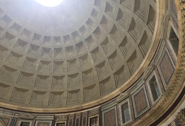 internal view of Pantheon, with oculus visible