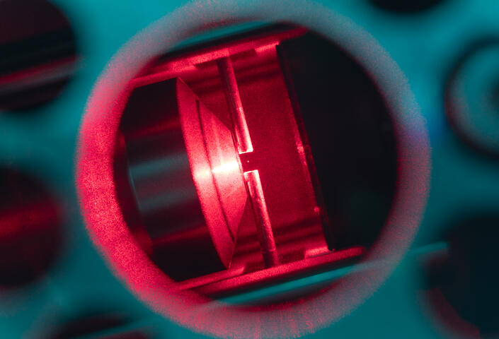 A photograph of a nanoparticle (diameter 103 nm) trapped by an optical tweezer. 