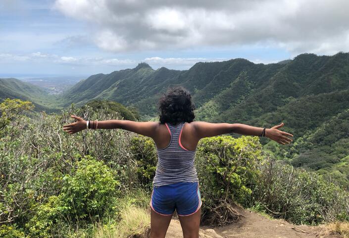 Swathi Srinivasan overlooks mountains in Hawaii