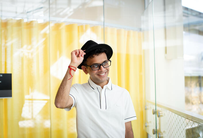 Rohan Murty tipping his black hat and smiling