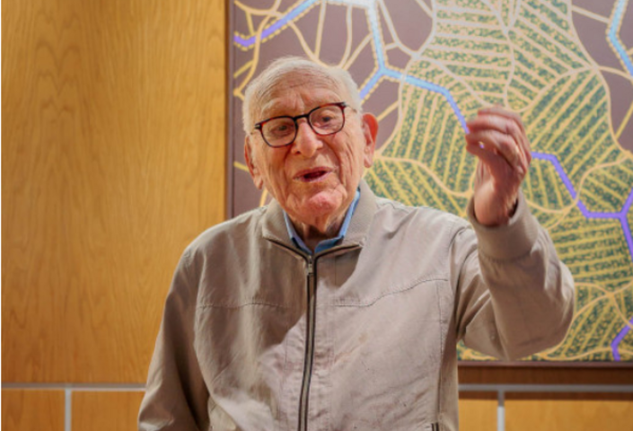 David Bakalar ’47, M.S. ‘48, stood before one of his “Brain Series” paintings, newly installed at Zimmer Hall.