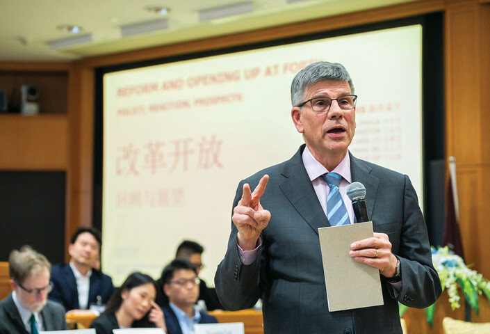 William Kirby teaching at Harvard Center Shanghai.