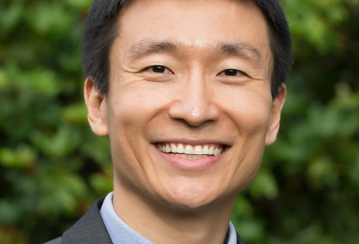 Zirui Song headshot