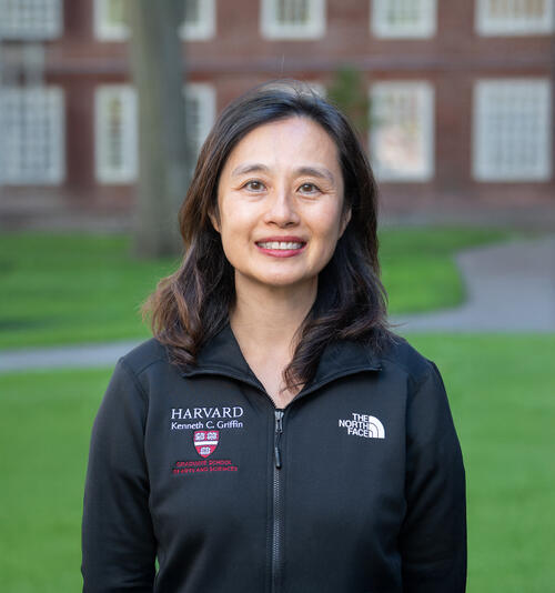 Winnie Keung Headshot
