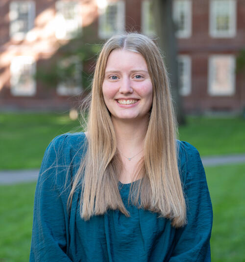 Mary MacDonnell Headshot