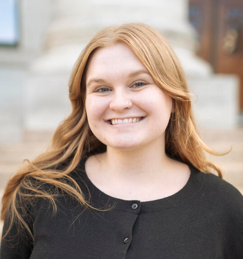 Hannah Davis Headshot