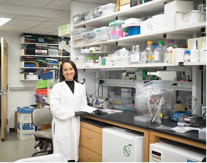 Silvia Huerta Lopez working in her lab