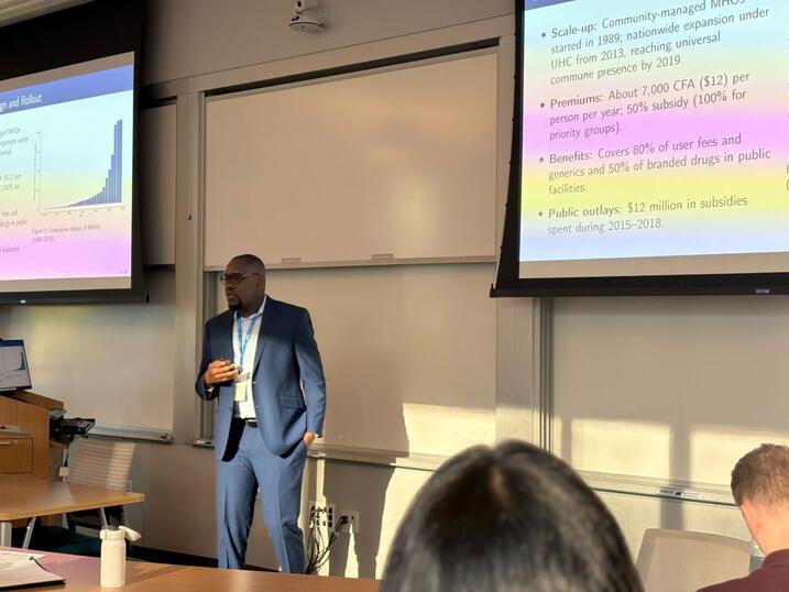 Dieye presenting in front of screen
