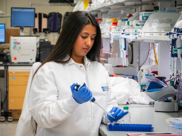 Arya Rao working in her lab at the Broad Institute.