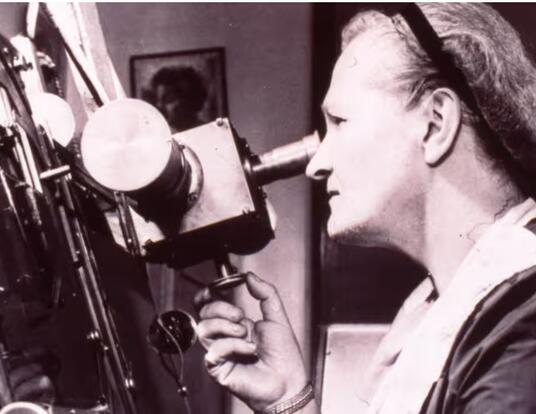 Cecilia Payne Gaposchkin showed stars were primarily made of hydrogen and helium.