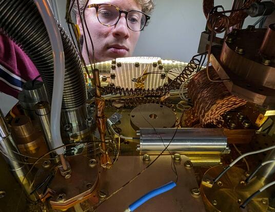 Pieter-Jan Stas wire bonding a printed circuit board to a diamond chip