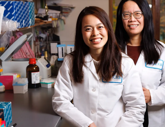 Hannah Tam (left) and Ya-Chieh Hsu in the lab