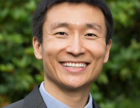 Zirui Song headshot