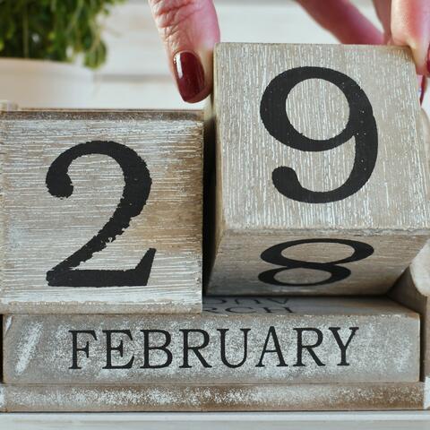 hand turning calendar date to February 29