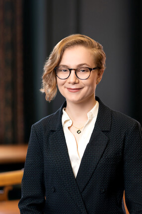 Headshot of Elaine Fitz Gibbon