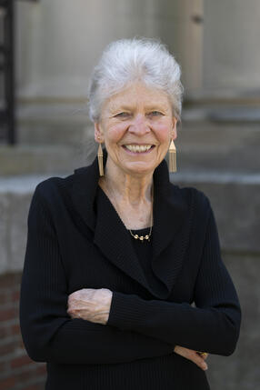 Joan Argetsinger Steitz headshot